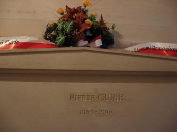 pierre curie's tomb