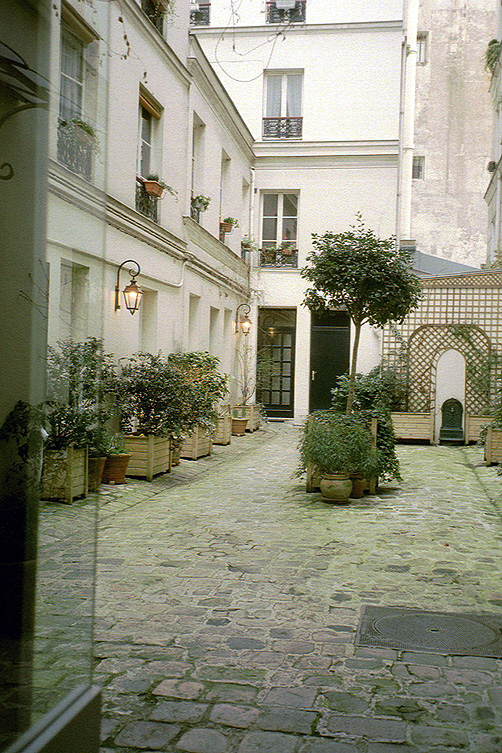 Interior courtyard of 50 rue de Sevigne