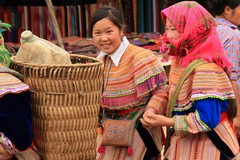 Vietnam0570_BacHa_DressMarket