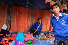 Vietnam0576_BacHa_DressMarket