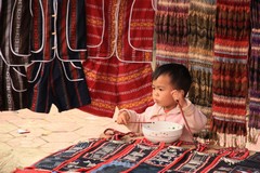 Vietnam0921_BacHa_TextileMarket