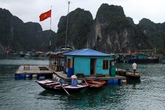 Vietnam4384_HaLong_Village