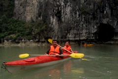 Vietnam4470_HaLong_Kayak