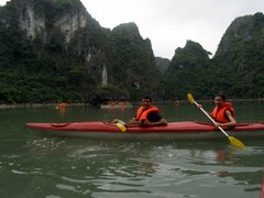 Vietnam4529_HaLong_Kayak