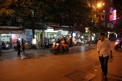 Vietnam5557_HaNoi_EveningStation