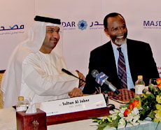 Sultan Al Jaber, CEO, ADFEC, and Phillip Clay, Chancellor, MIT, at the signing ceremony, Abu Dhabi, February 2007.