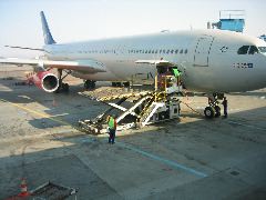 Cargo being loaded into the 340 for CPH-SEA