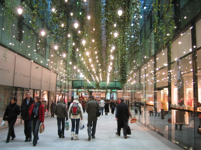 Minimalist shopping mall in Munich