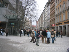 Saturday afternoon shopping in Munich