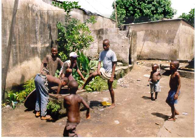 nigeria-communaltoilets-a.jpg
