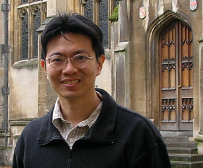 華裔學者黃承元以十年研究寫成的「莎士比亞中國行旅」，最近獲獎。(圖：黃承元提供)