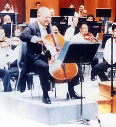 [Carlos Prieto in concert]
