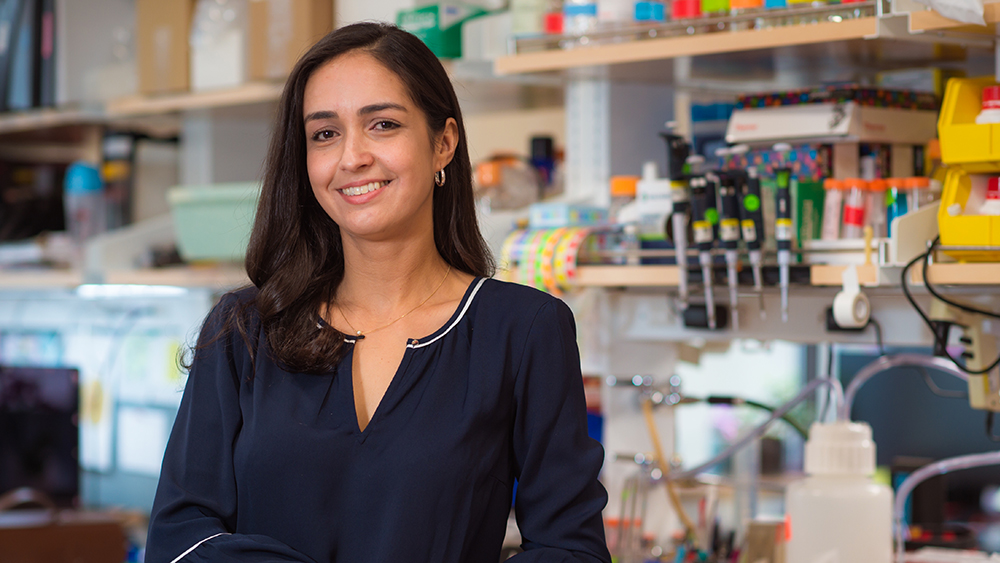 Izabella Pena in the lab