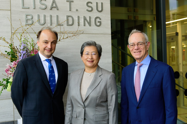 Lisa Su with MIT President L. Rafael Reif and Vladimir Bulovic outside Building 12 at MIT