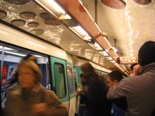 ligne 9 : la vie quotidienne >> le métro