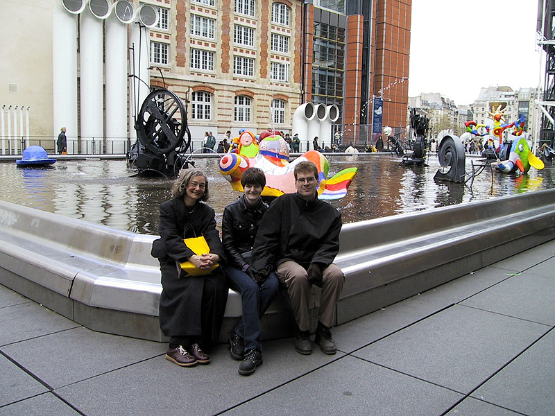 Alexis, Assar and Piego with the Tinguely Fountain.