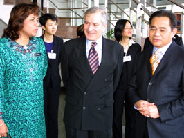 First MUST graduation, December 2004. (l to r) Satinah Syed Saleh, Special Officer to the Deputy Prime Minister, YB Dato Seri Effendi Norwawi, Special Envoy of the Prime Minister for Higher Education and Founder and Chairman of the Board of MUST.