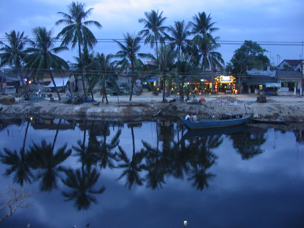 hoi-an-river-at-dusk.jpg