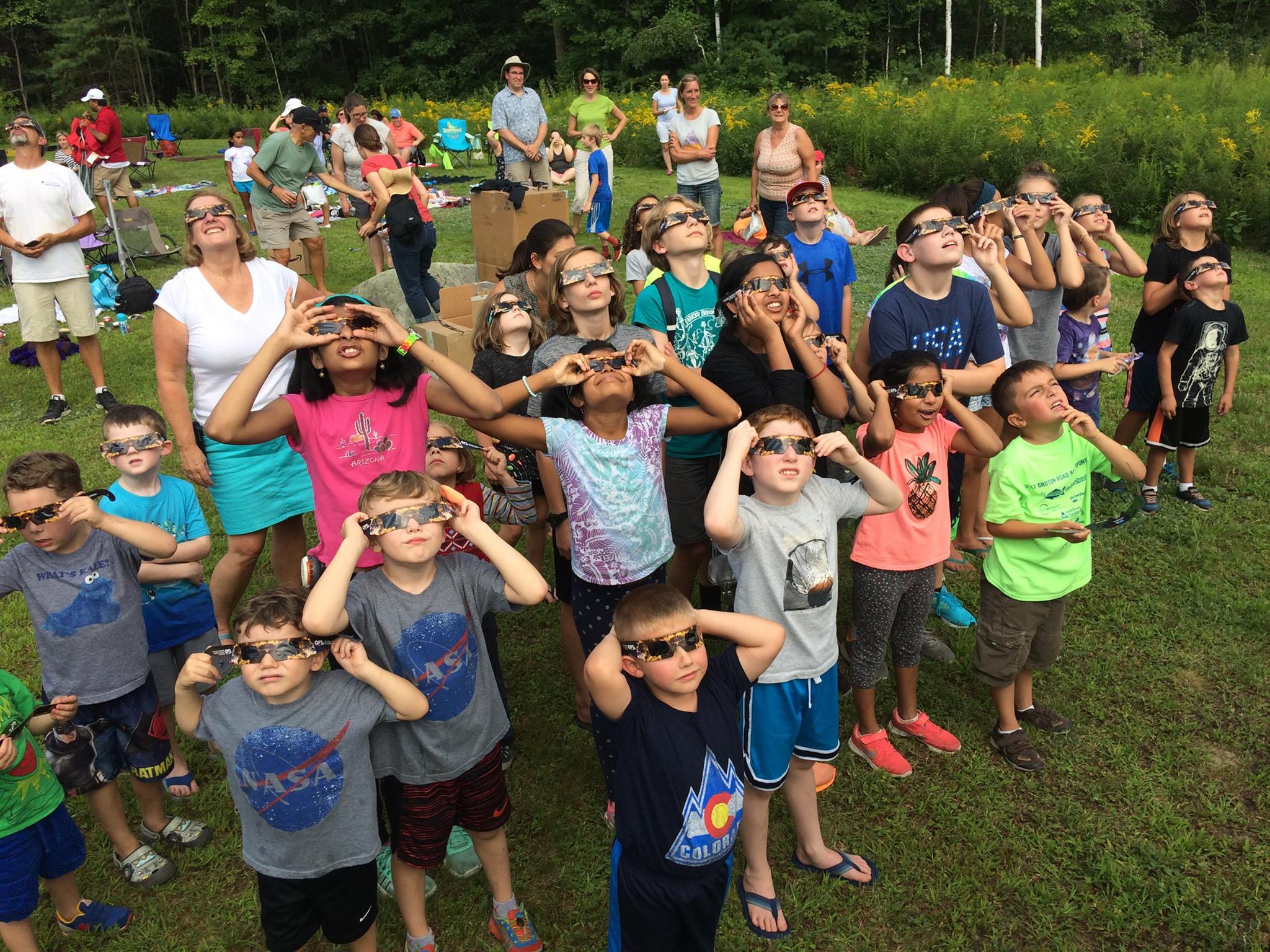 kids looking at solar eclipse